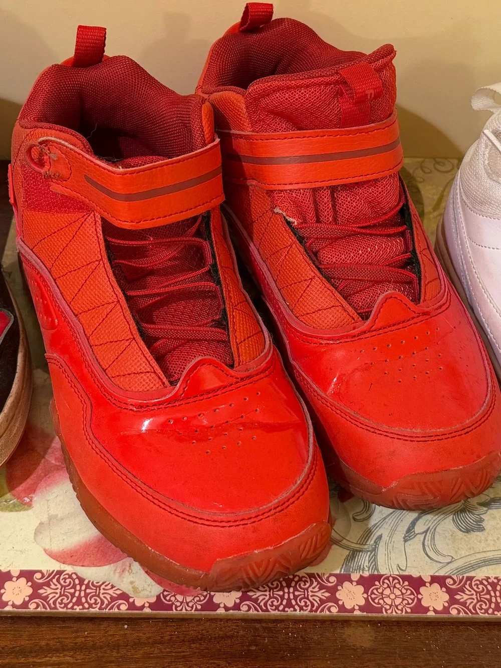 Nike Kids Red Hook-and-Loop Sneakers